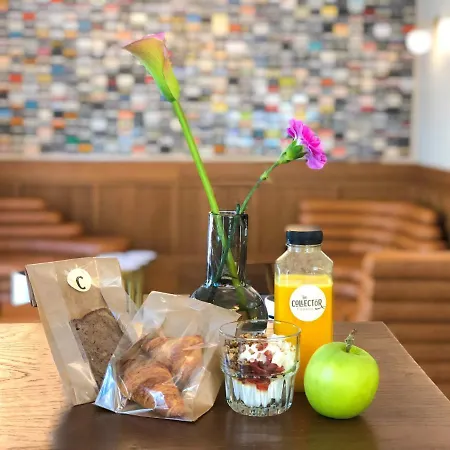 The Collector מלון האג