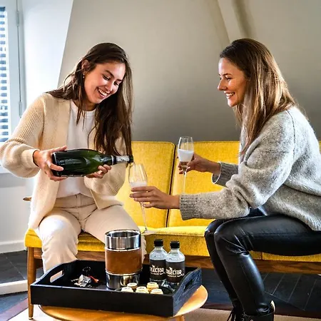 호텔 The Collector