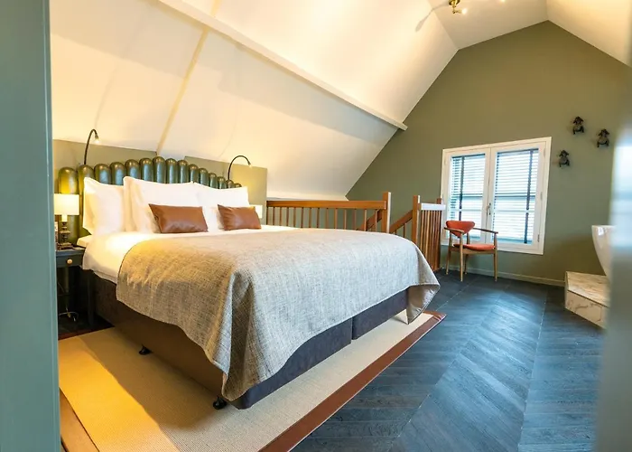 酒店 The Collector