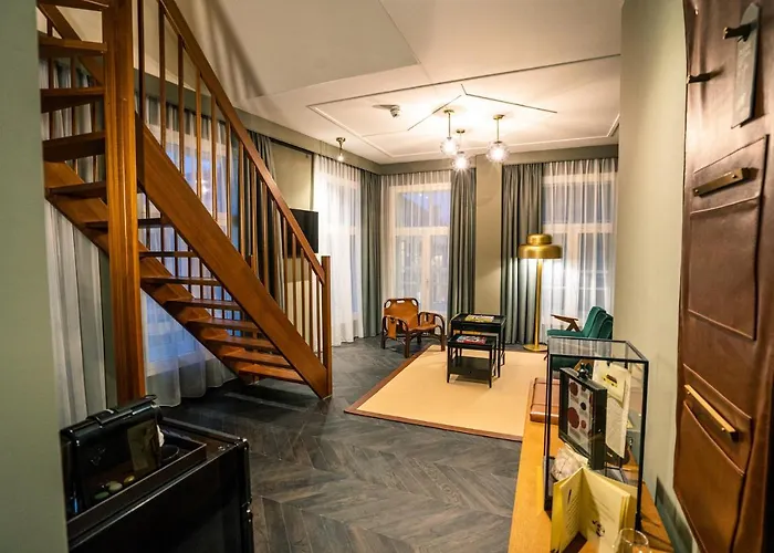 酒店 The Collector